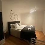 Modern Laegenhet Med Villakaensla Appartement *