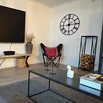 Apartamento Modern Laegenhet Med Villakaensla *