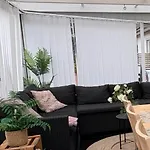 Modern Laegenhet Med Villakaensla *