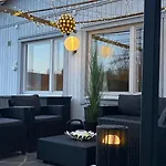 Apartamento Modern Laegenhet Med Villakaensla Mariehamn