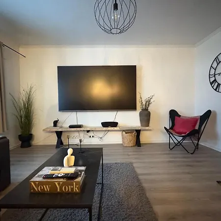 Modern Laegenhet Med Villakaensla *