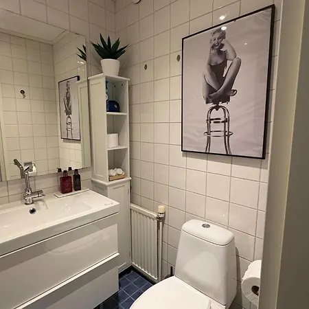 Apartment Modern Laegenhet Med Villakaensla *