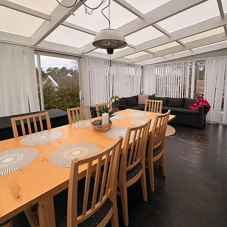 Modern Laegenhet Med Villakaensla Apartment