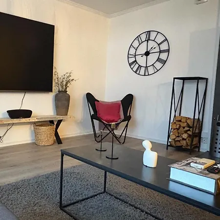 Apartment Modern Laegenhet Med Villakaensla *