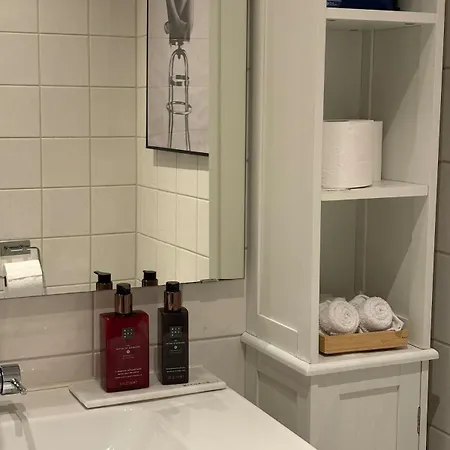 Modern Laegenhet Med Villakaensla * Mariehamn