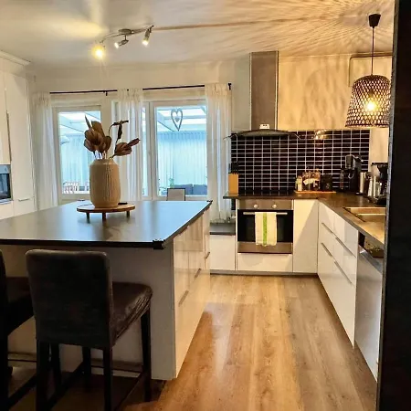 Modern Laegenhet Med Villakaensla * Mariehamn