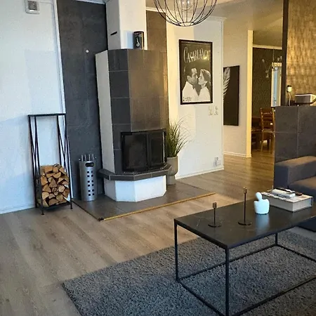 Modern Laegenhet Med Villakaensla *