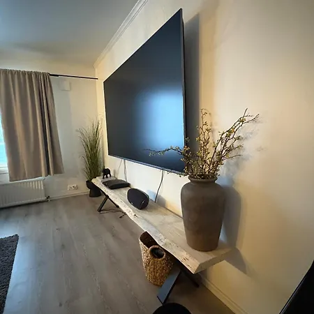 Modern Laegenhet Med Villakaensla *