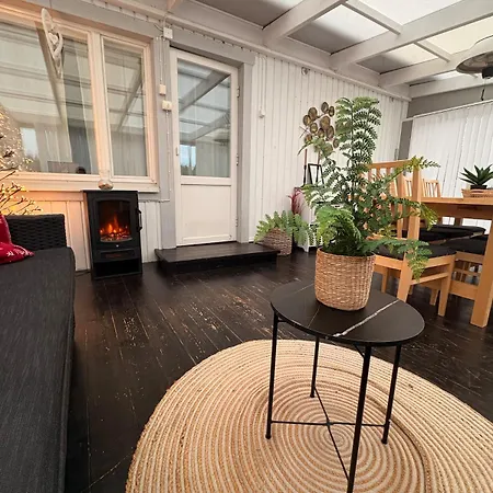 Modern Laegenhet Med Villakaensla Apartman Mariehamn