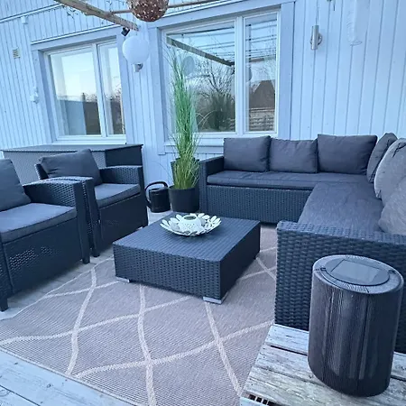 Modern Laegenhet Med Villakaensla Apartamento *