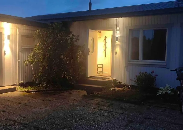 Modern Laegenhet Med Villakaensla Apartman