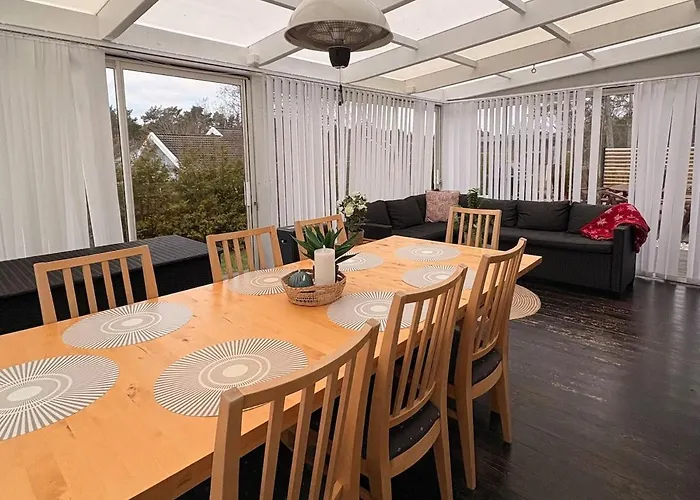 Modern Laegenhet Med Villakaensla Apartman