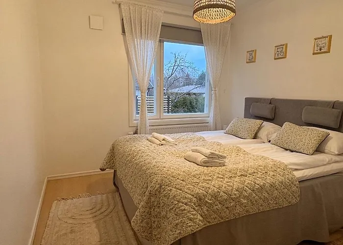 Modern Laegenhet Med Villakaensla Apartman *