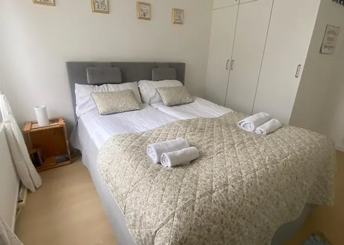 Modern Laegenhet Med Villakaensla *