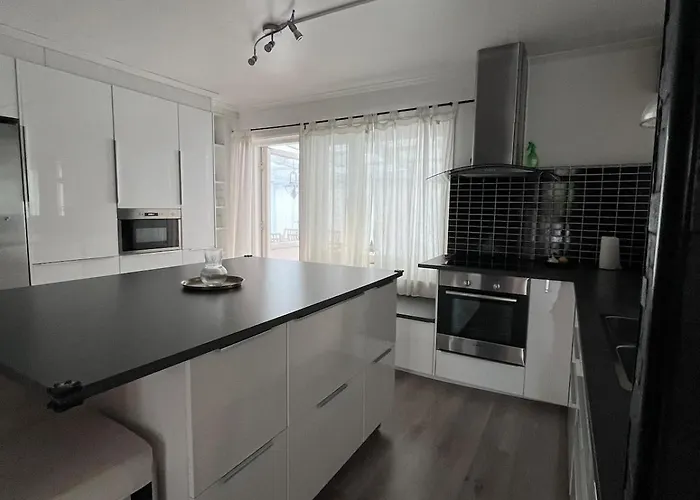 Modern Laegenhet Med Villakaensla *